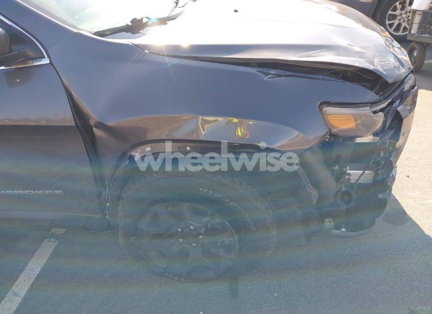 Photo 18 of 2019 Jeep Cherokee LIMITED 4X4 (VIN 1C4PJMDXXKD299017)