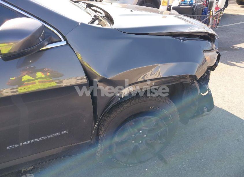 Photo 19 of 2019 Jeep Cherokee LIMITED 4X4 (VIN 1C4PJMDXXKD299017)