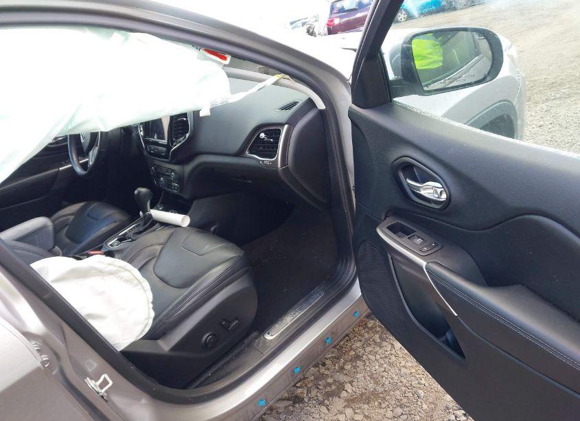 Photo 5 of 2020 Jeep Cherokee LIMITED 4X4 (VIN 1C4PJMDXXLD642474)