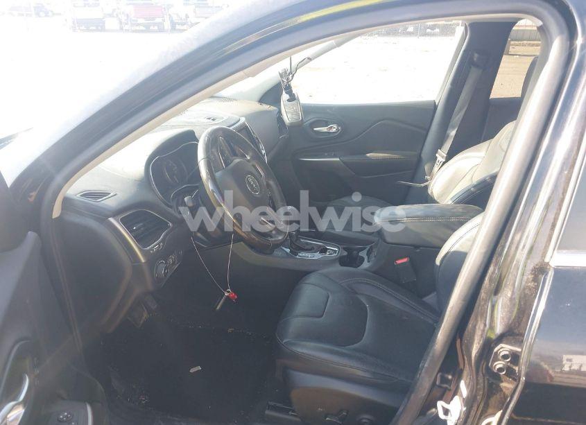 Photo 5 of 2019 Jeep Cherokee OVERLAND 4X4 (VIN 1C4PJMJNXKD490083)