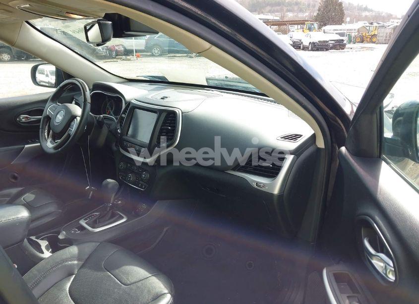 Photo 5 of 2016 Jeep Cherokee OVERLAND (VIN 1C4PJMJS1GW315142)