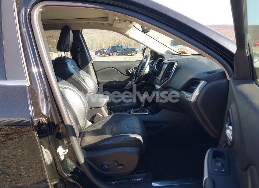 Photo 5 of 2017 Jeep Cherokee OVERLAND 4X4 (VIN 1C4PJMJS7HW545205)