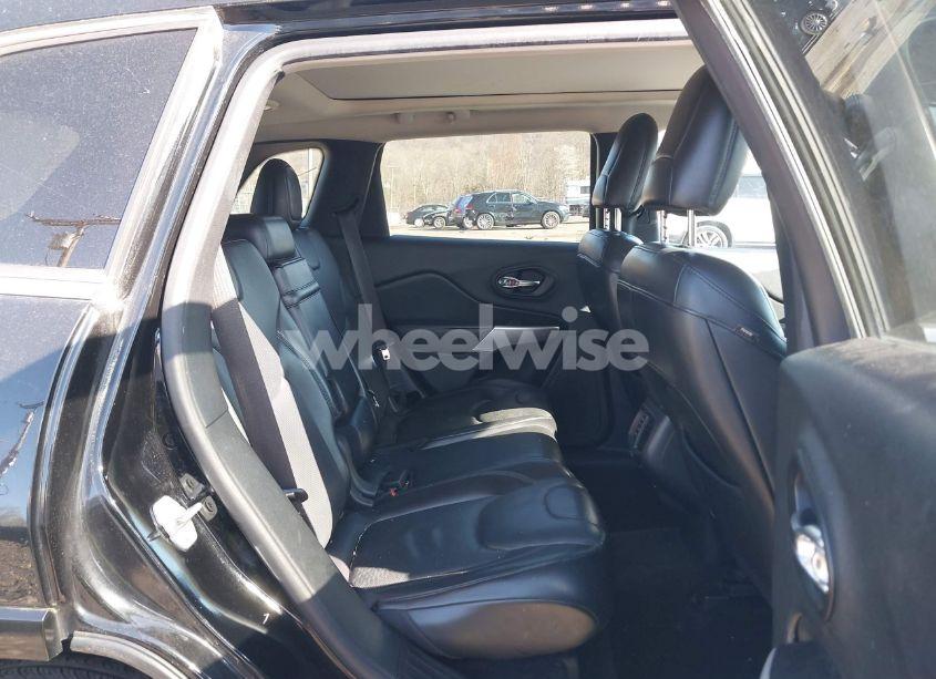 Photo 8 of 2017 Jeep Cherokee OVERLAND 4X4 (VIN 1C4PJMJS7HW545205)