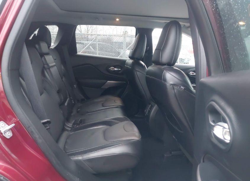 Photo 8 of 2019 Jeep Cherokee OVERLAND 4X4 (VIN 1C4PJMJX3KD372202)