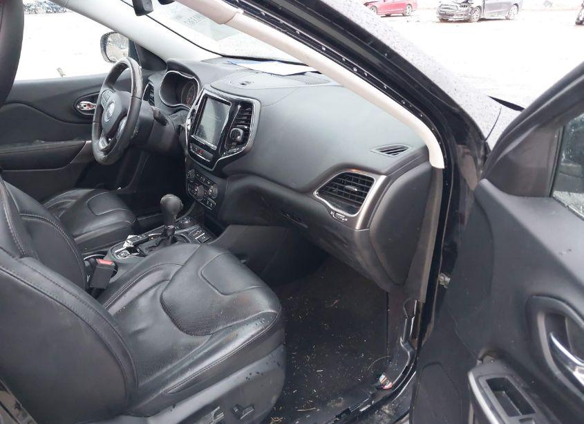 Photo 5 of 2019 Jeep Cherokee OVERLAND 4X4 (VIN 1C4PJMJX4KD211258)