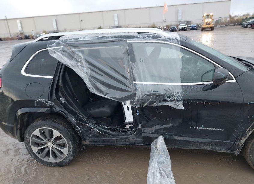 Photo 6 of 2019 Jeep Cherokee OVERLAND 4X4 (VIN 1C4PJMJX4KD211258)