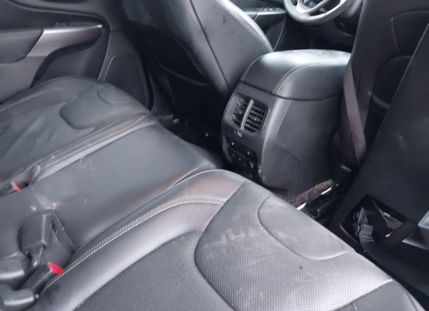 Photo 8 of 2019 Jeep Cherokee OVERLAND 4X4 (VIN 1C4PJMJX4KD211258)