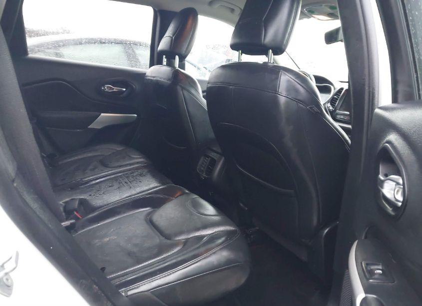 Photo 8 of 2018 Jeep Cherokee OVERLAND 4X4 (VIN 1C4PJMJX7JD594353)