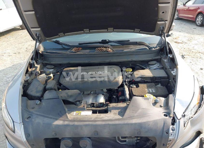 Photo 10 of 2018 Jeep Cherokee LATITUDE PLUS 4X4 (VIN 1C4PJMLB0JD530320)