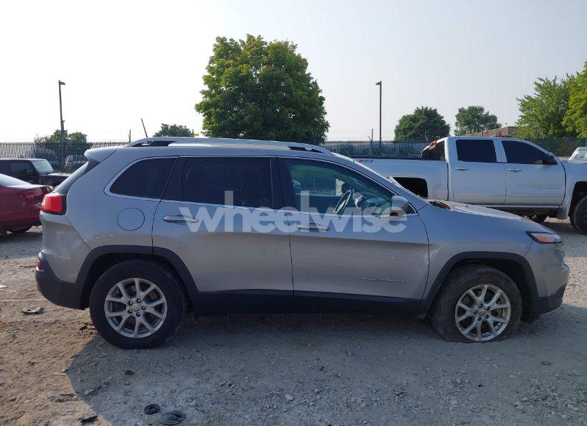 Photo 13 of 2018 Jeep Cherokee LATITUDE PLUS 4X4 (VIN 1C4PJMLB0JD530320)