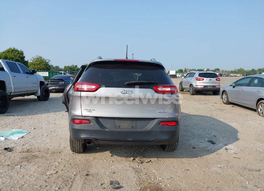 Photo 16 of 2018 Jeep Cherokee LATITUDE PLUS 4X4 (VIN 1C4PJMLB0JD530320)