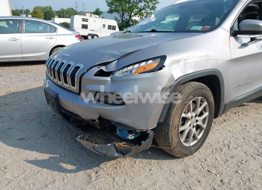 Photo 17 of 2018 Jeep Cherokee LATITUDE PLUS 4X4 (VIN 1C4PJMLB0JD530320)