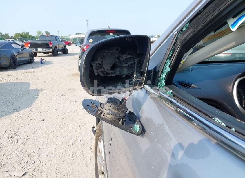 Photo 18 of 2018 Jeep Cherokee LATITUDE PLUS 4X4 (VIN 1C4PJMLB0JD530320)