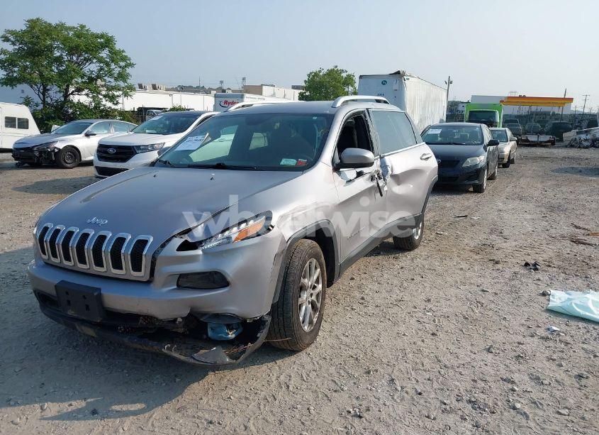 Photo 2 of 2018 Jeep Cherokee LATITUDE PLUS 4X4 (VIN 1C4PJMLB0JD530320)