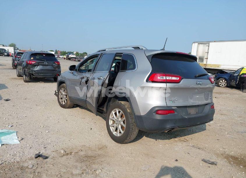 Photo 3 of 2018 Jeep Cherokee LATITUDE PLUS 4X4 (VIN 1C4PJMLB0JD530320)