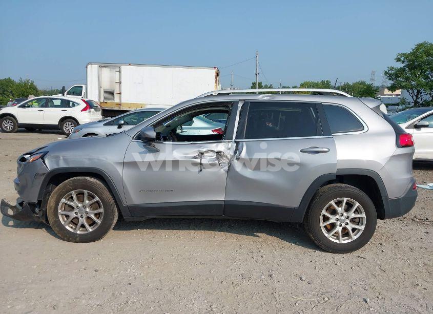 Photo 6 of 2018 Jeep Cherokee LATITUDE PLUS 4X4 (VIN 1C4PJMLB0JD530320)