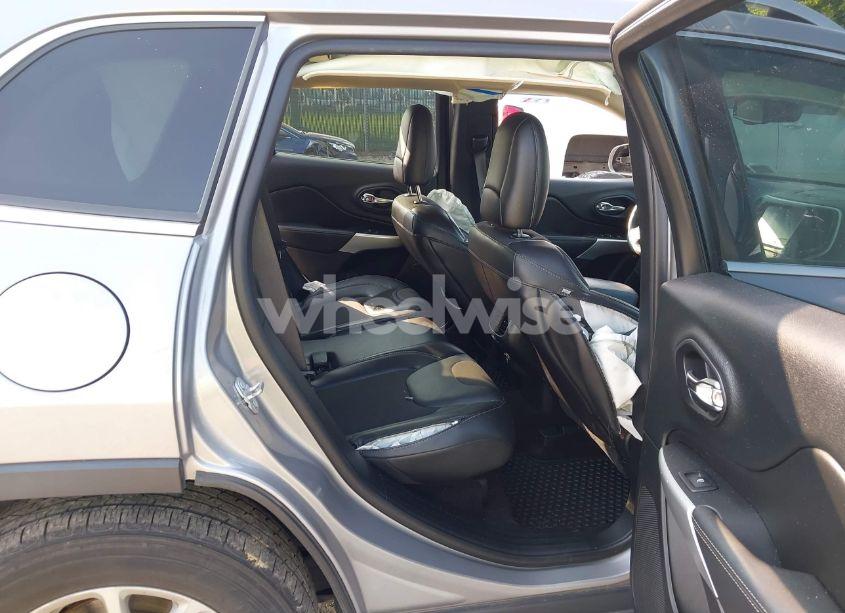 Photo 8 of 2018 Jeep Cherokee LATITUDE PLUS 4X4 (VIN 1C4PJMLB0JD530320)