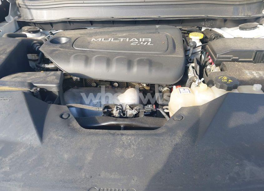 Photo 10 of 2019 Jeep Cherokee LATITUDE PLUS 4X4 (VIN 1C4PJMLB0KD105309)