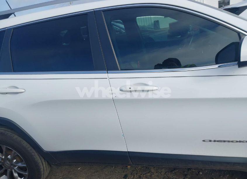 Photo 14 of 2019 Jeep Cherokee LATITUDE PLUS 4X4 (VIN 1C4PJMLB0KD105309)