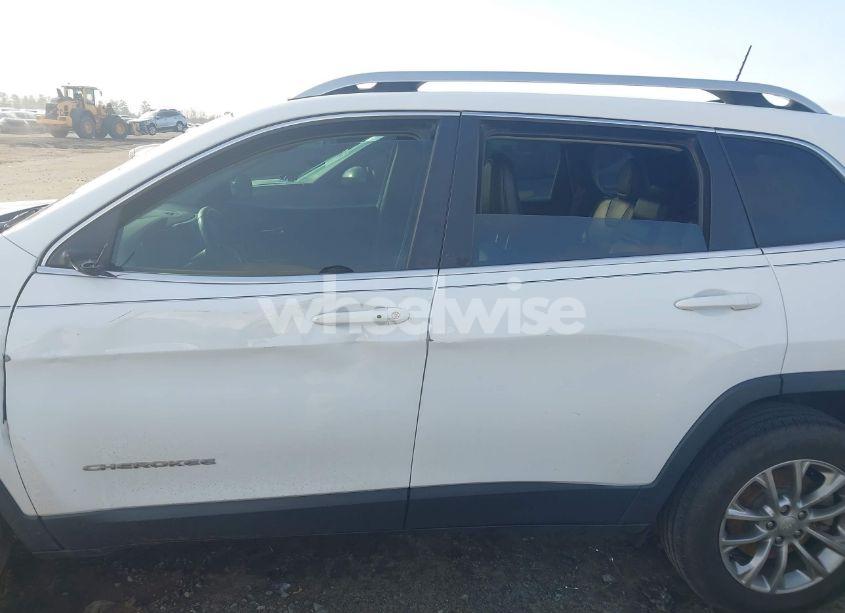 Photo 15 of 2019 Jeep Cherokee LATITUDE PLUS 4X4 (VIN 1C4PJMLB0KD105309)