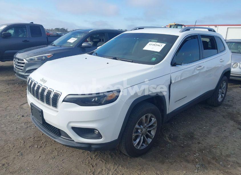 Photo 2 of 2019 Jeep Cherokee LATITUDE PLUS 4X4 (VIN 1C4PJMLB0KD105309)