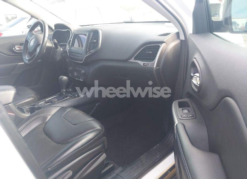 Photo 5 of 2019 Jeep Cherokee LATITUDE PLUS 4X4 (VIN 1C4PJMLB0KD105309)