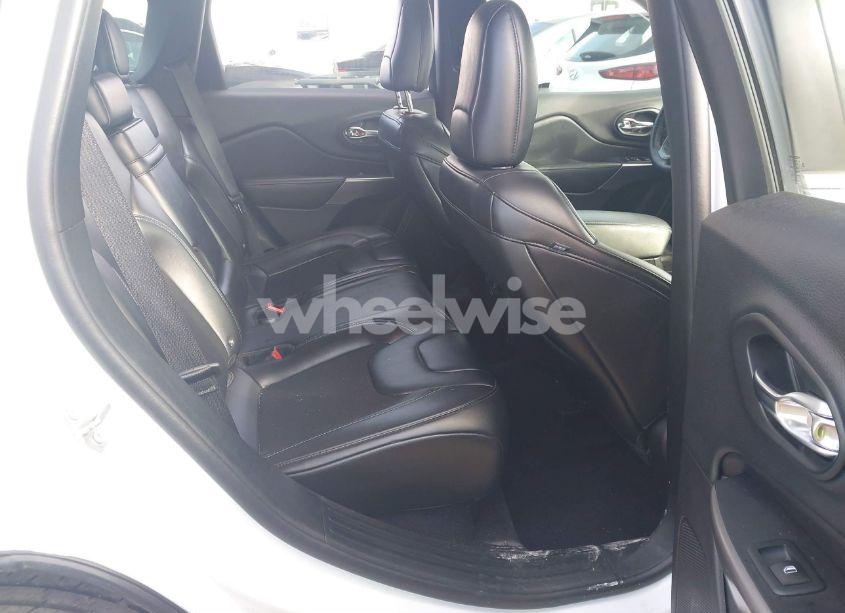 Photo 8 of 2019 Jeep Cherokee LATITUDE PLUS 4X4 (VIN 1C4PJMLB0KD105309)