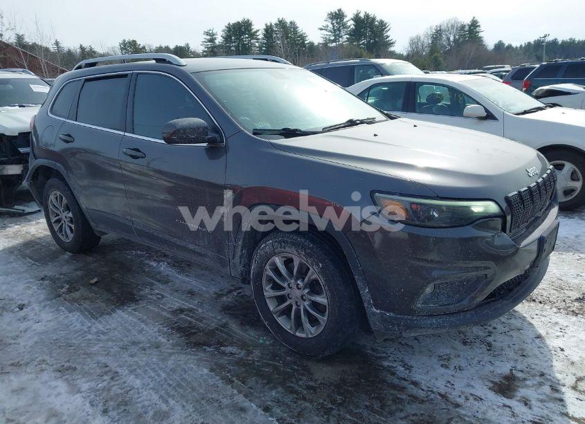 2019 Jeep Cherokee LATITUDE PLUS 4X4 (VIN 1C4PJMLB0KD190975) main photo