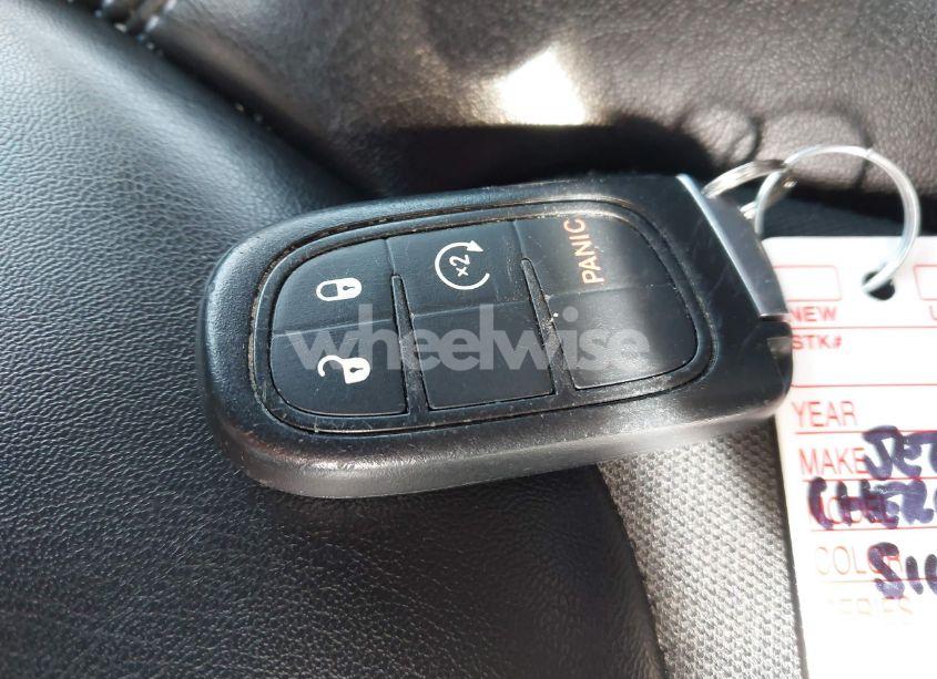 Photo 11 of 2019 Jeep Cherokee LATITUDE PLUS 4X4 (VIN 1C4PJMLB0KD190975)