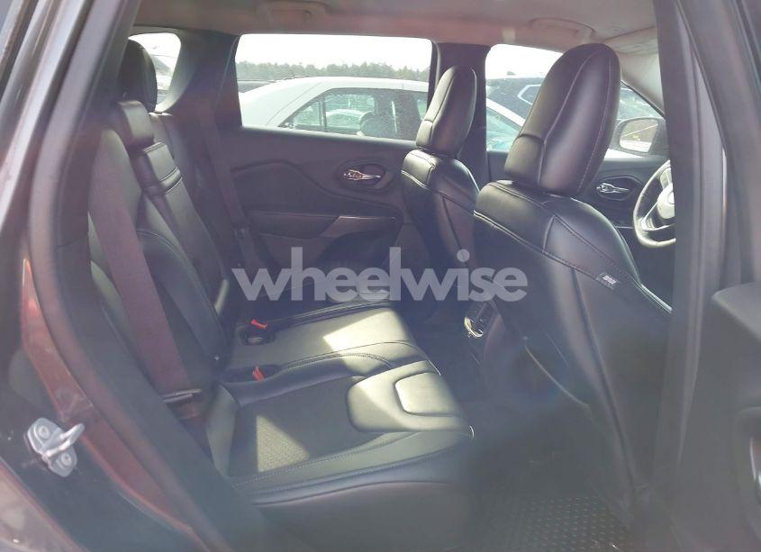 Photo 8 of 2019 Jeep Cherokee LATITUDE PLUS 4X4 (VIN 1C4PJMLB0KD190975)