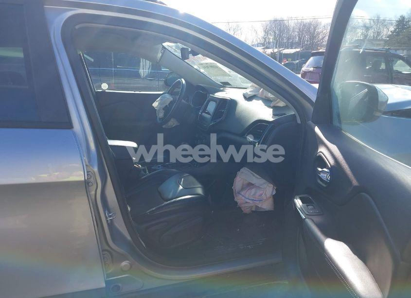 Photo 5 of 2019 Jeep Cherokee ALTITUDE 4X4 (VIN 1C4PJMLB0KD320947)