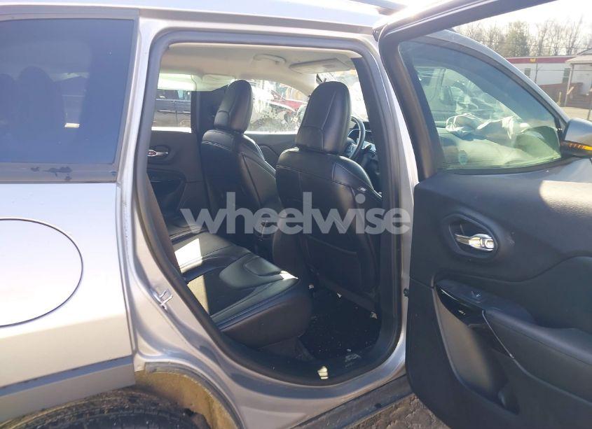 Photo 8 of 2019 Jeep Cherokee ALTITUDE 4X4 (VIN 1C4PJMLB0KD320947)