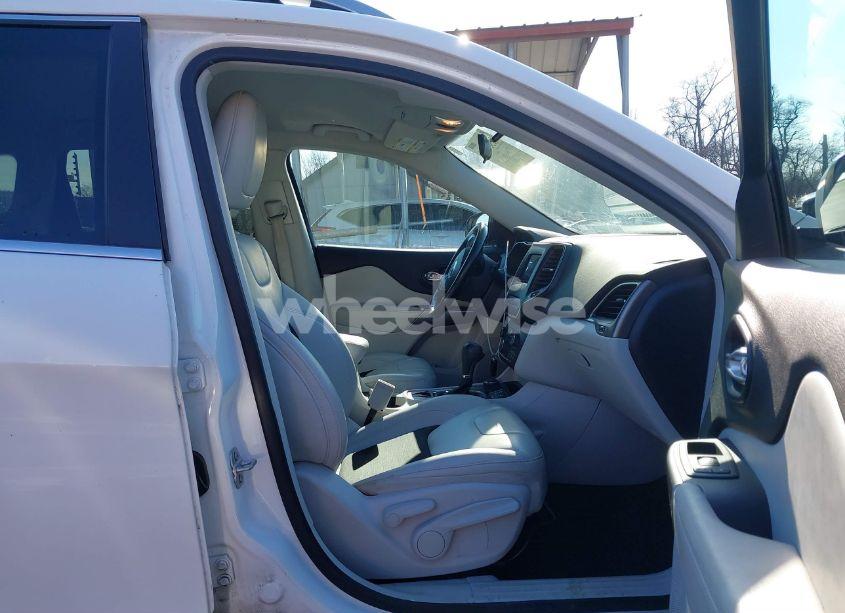 Photo 5 of 2020 Jeep Cherokee LATITUDE PLUS 4X4 (VIN 1C4PJMLB0LD604032)