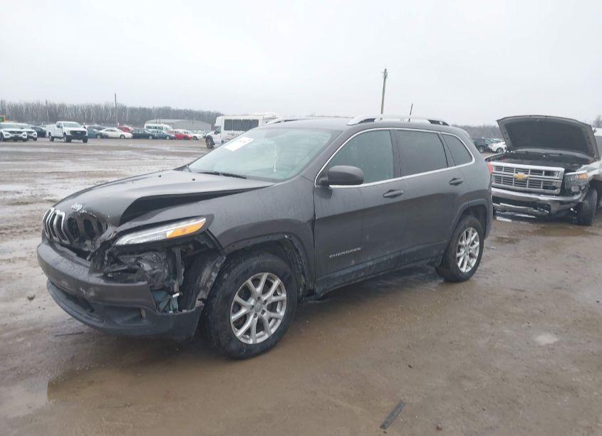 Photo 2 of 2018 Jeep Cherokee LATITUDE PLUS 4X4 (VIN 1C4PJMLB1JD532755)