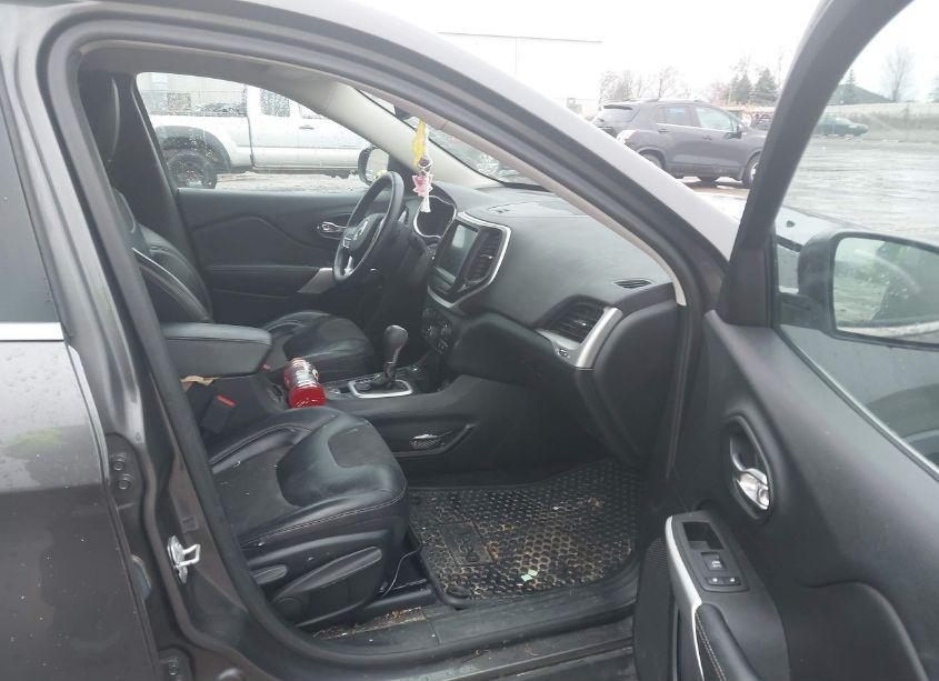 Photo 5 of 2018 Jeep Cherokee LATITUDE PLUS 4X4 (VIN 1C4PJMLB1JD532755)