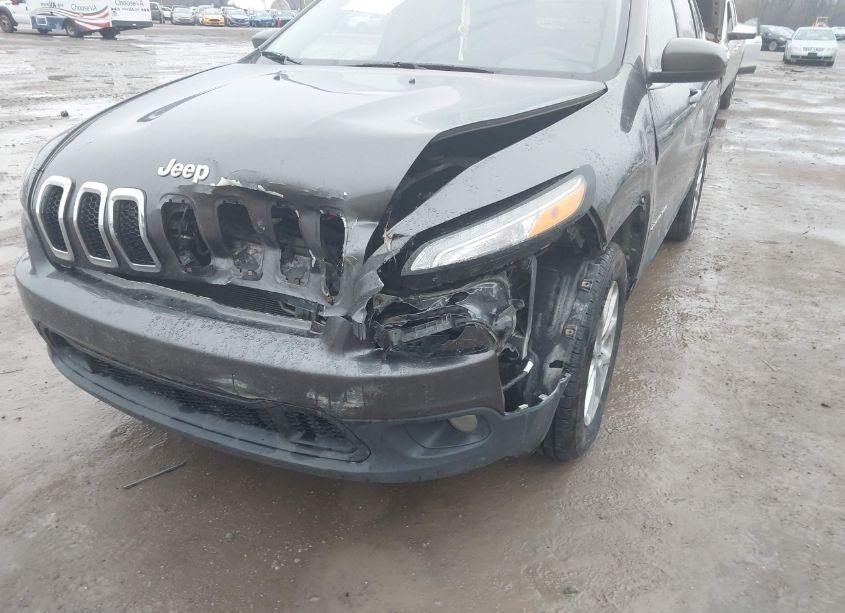 Photo 6 of 2018 Jeep Cherokee LATITUDE PLUS 4X4 (VIN 1C4PJMLB1JD532755)