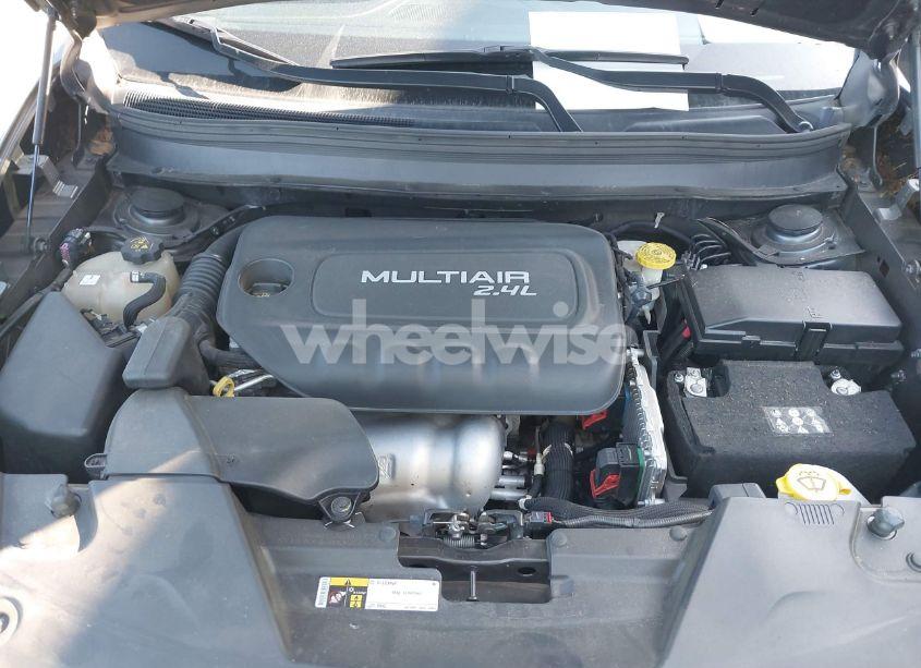 Photo 10 of 2018 Jeep Cherokee LATITUDE PLUS 4X4 (VIN 1C4PJMLB1JD532917)