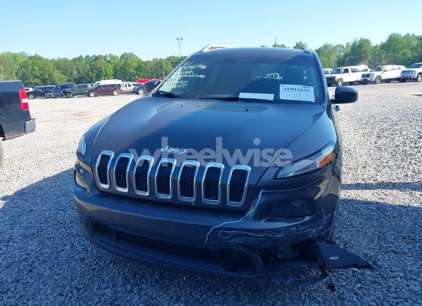 Photo 12 of 2018 Jeep Cherokee LATITUDE PLUS 4X4 (VIN 1C4PJMLB1JD532917)