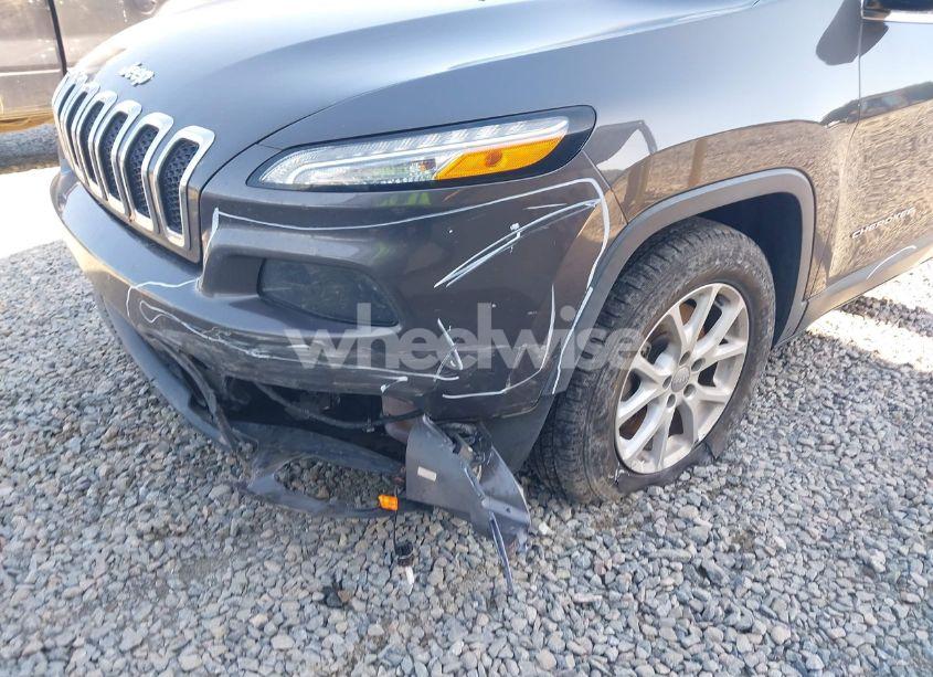 Photo 6 of 2018 Jeep Cherokee LATITUDE PLUS 4X4 (VIN 1C4PJMLB1JD532917)