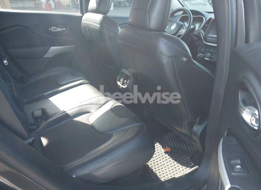 Photo 8 of 2018 Jeep Cherokee LATITUDE PLUS 4X4 (VIN 1C4PJMLB1JD532917)