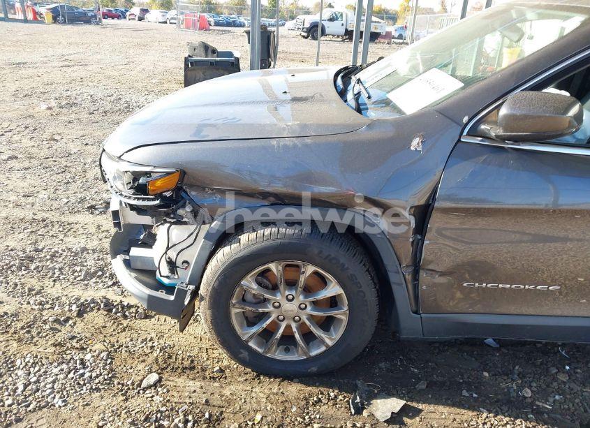 Photo 18 of 2019 Jeep Cherokee LATITUDE PLUS 4X4 (VIN 1C4PJMLB1KD101186)