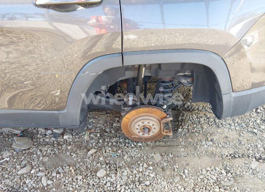 Photo 19 of 2019 Jeep Cherokee LATITUDE PLUS 4X4 (VIN 1C4PJMLB1KD101186)