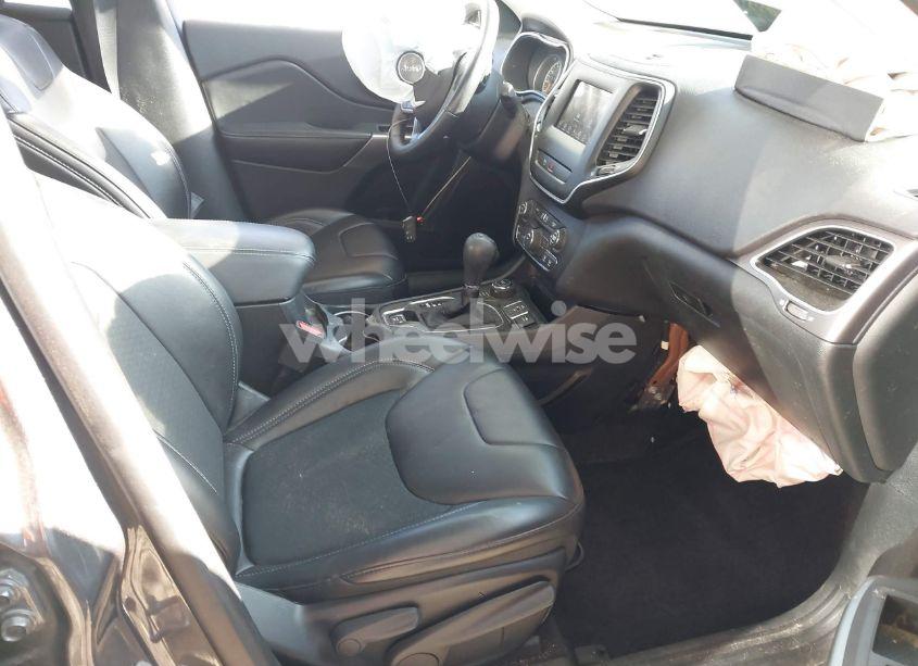 Photo 5 of 2019 Jeep Cherokee LATITUDE PLUS 4X4 (VIN 1C4PJMLB1KD101186)