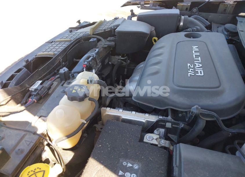 Photo 10 of 2019 Jeep Cherokee LATITUDE PLUS 4X4 (VIN 1C4PJMLB1KD180990)