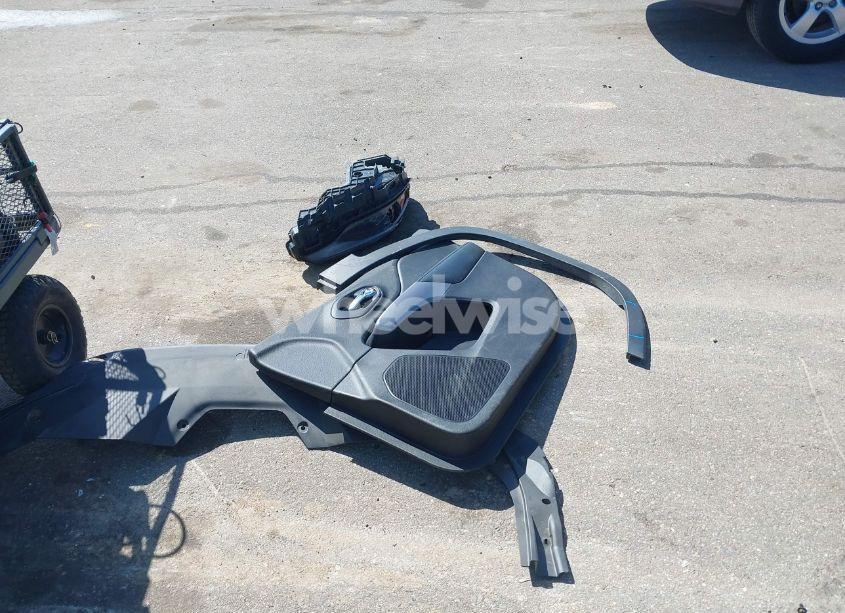 Photo 12 of 2019 Jeep Cherokee LATITUDE PLUS 4X4 (VIN 1C4PJMLB1KD180990)