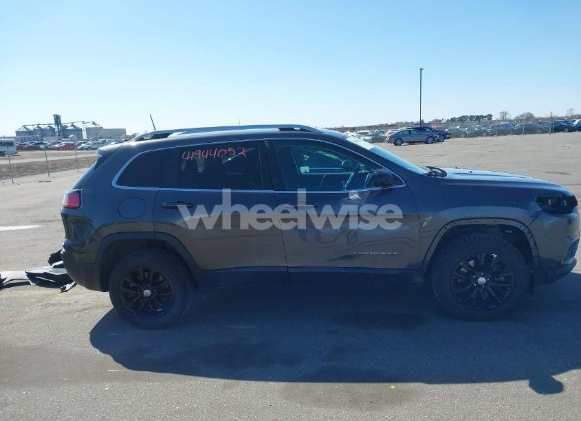 Photo 14 of 2019 Jeep Cherokee LATITUDE PLUS 4X4 (VIN 1C4PJMLB1KD180990)