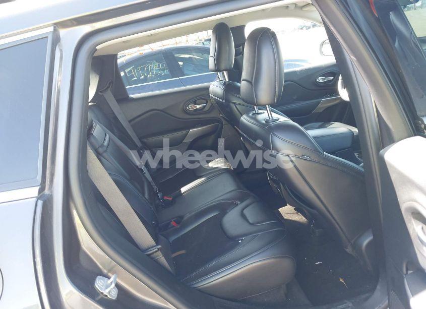 Photo 8 of 2019 Jeep Cherokee LATITUDE PLUS 4X4 (VIN 1C4PJMLB1KD180990)