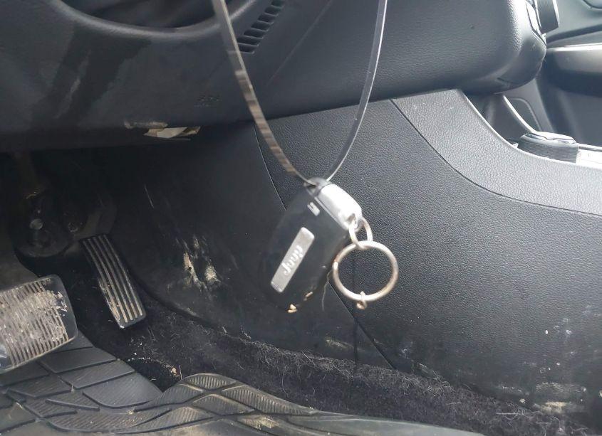 Photo 11 of 2019 Jeep Cherokee LATITUDE PLUS 4X4 (VIN 1C4PJMLB1KD181119)