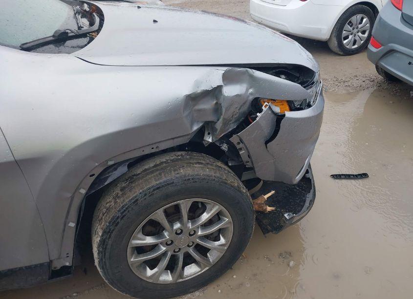 Photo 17 of 2019 Jeep Cherokee LATITUDE PLUS 4X4 (VIN 1C4PJMLB1KD181119)