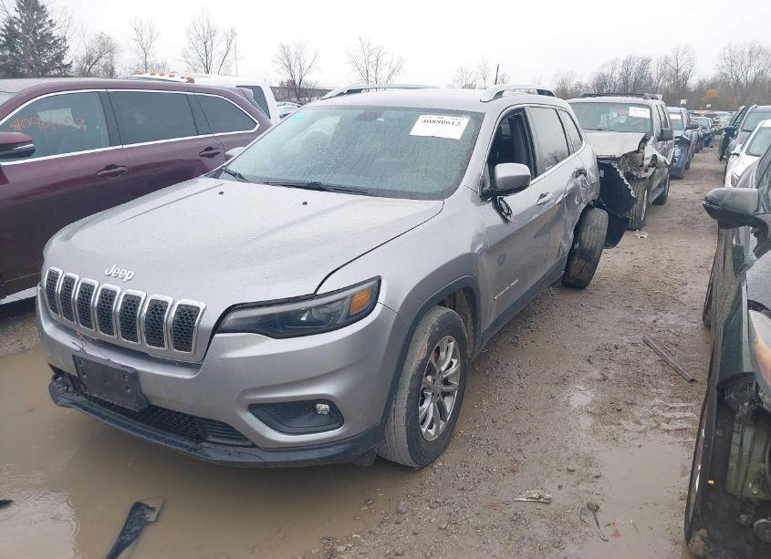 Photo 2 of 2019 Jeep Cherokee LATITUDE PLUS 4X4 (VIN 1C4PJMLB1KD181119)